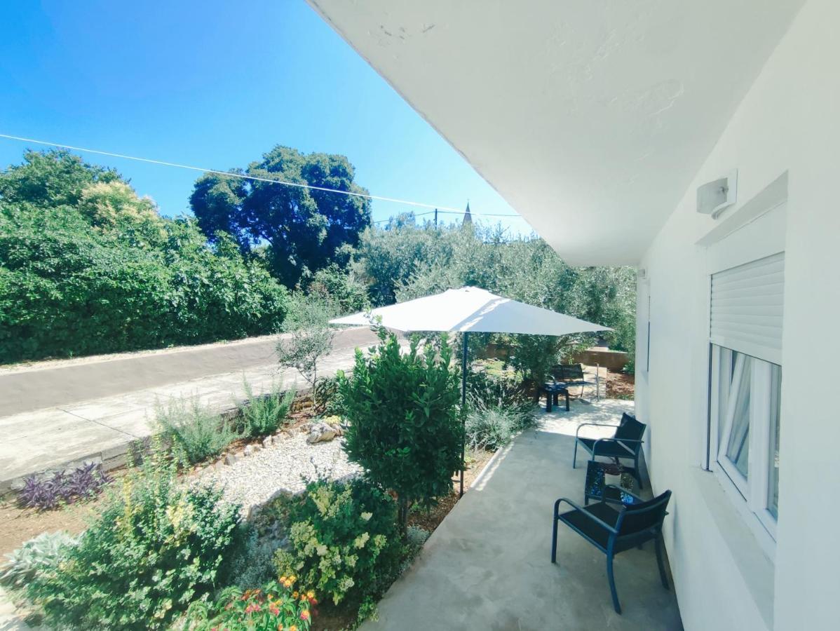 Garden Apartment Sutomiscica ภายนอก รูปภาพ