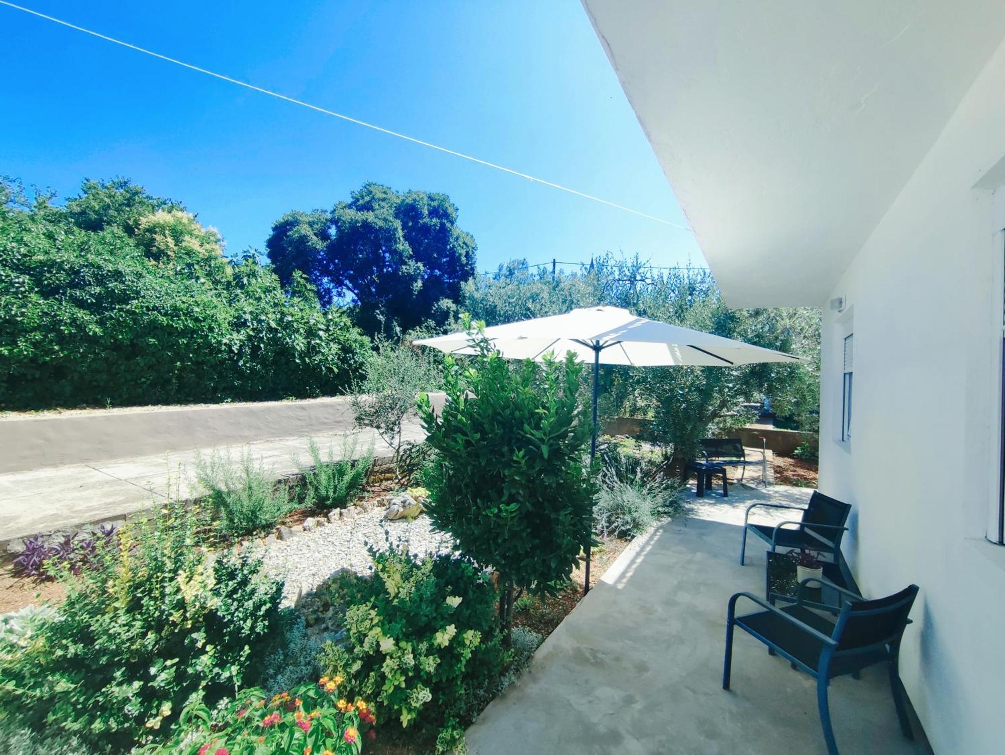 Garden Apartment Sutomiscica ภายนอก รูปภาพ